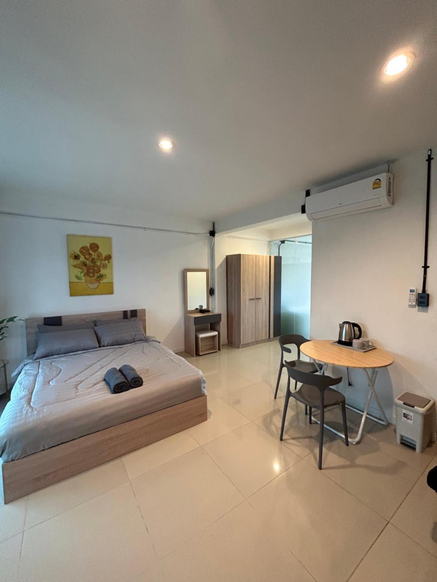 Monkey Toe Guesthouse Chiang Mai Bagian luar foto