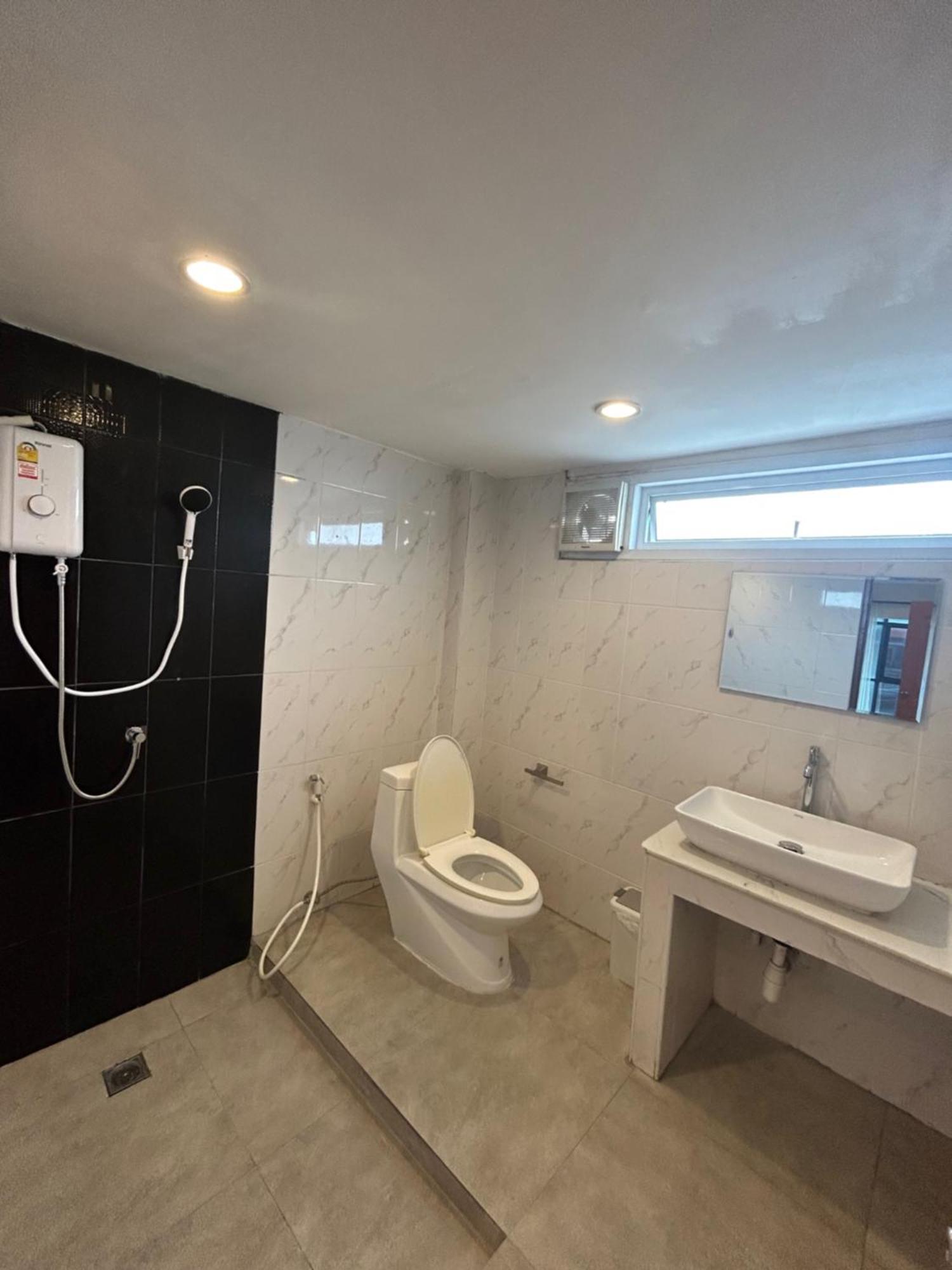 Monkey Toe Guesthouse Chiang Mai Bagian luar foto