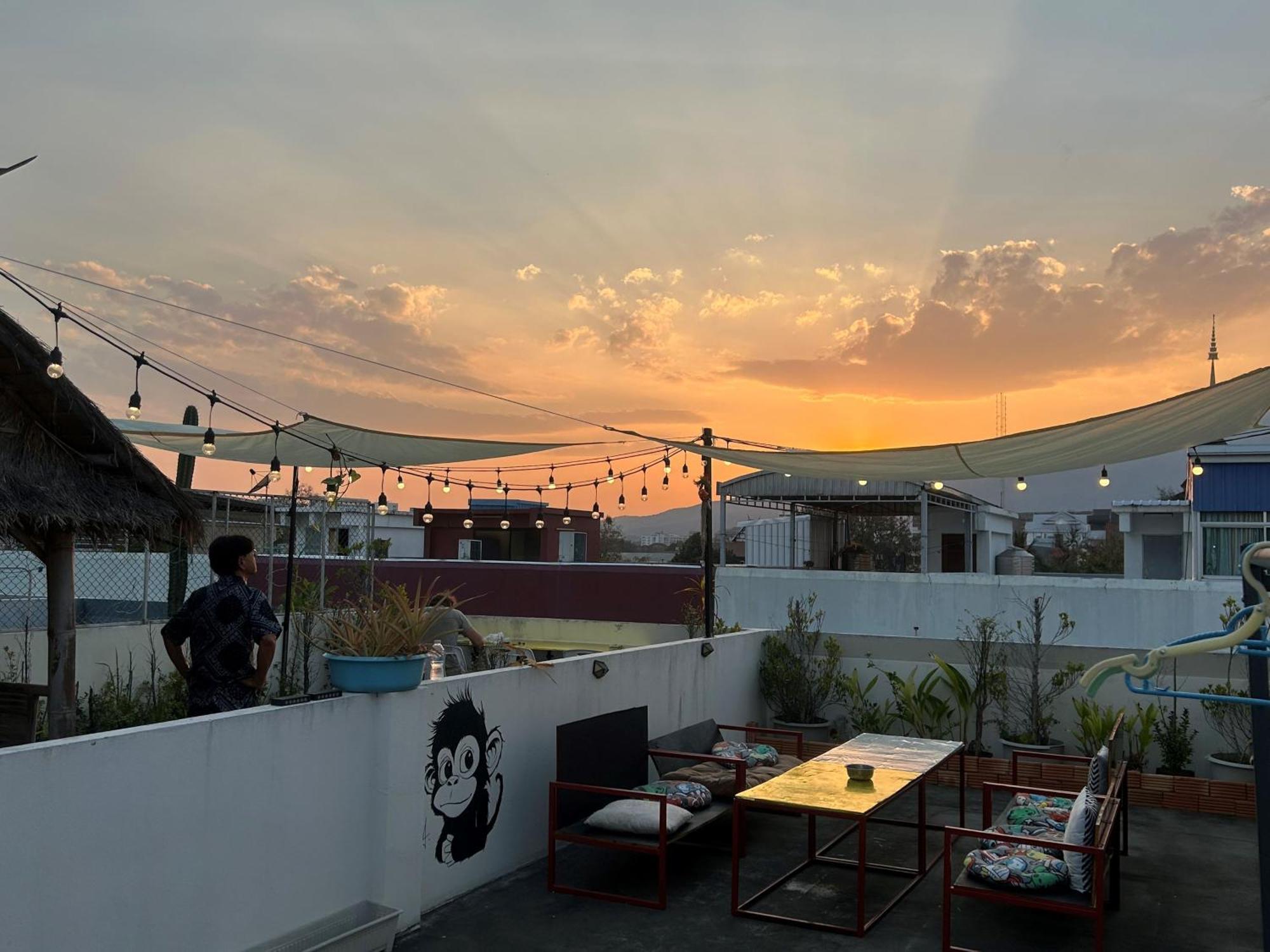 Monkey Toe Guesthouse Chiang Mai Bagian luar foto