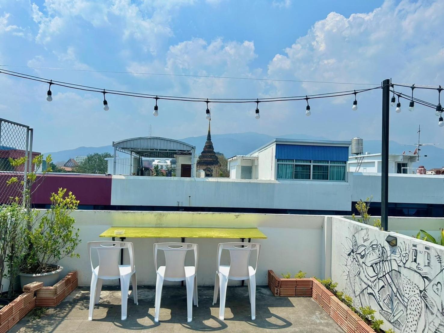 Monkey Toe Guesthouse Chiang Mai Bagian luar foto