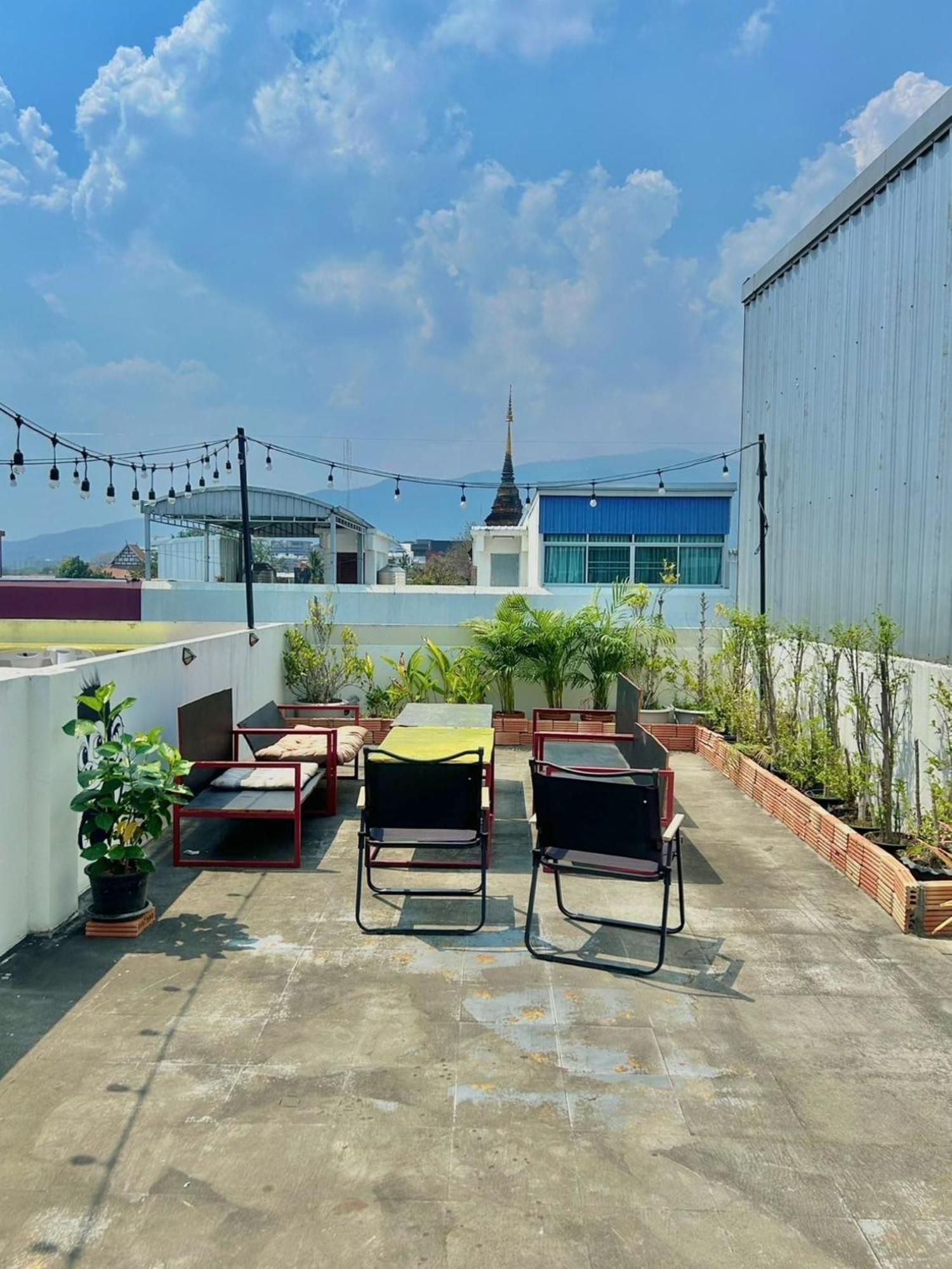 Monkey Toe Guesthouse Chiang Mai Bagian luar foto